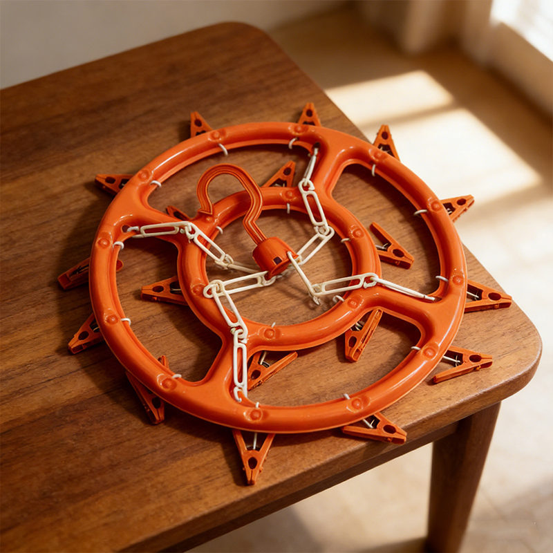 Round Clothes Hanger Hooked Pegs Washing Line Hanger Random Colours